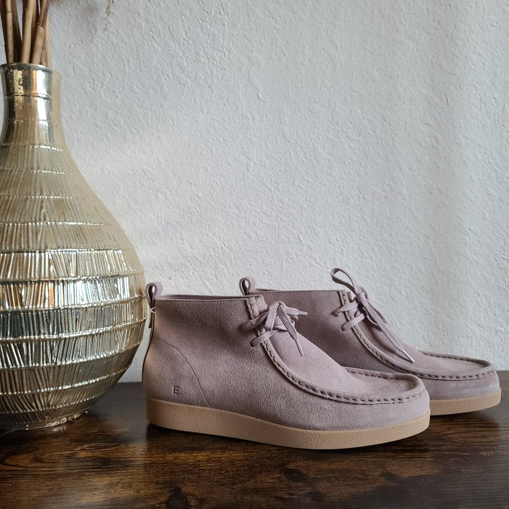 Everlane The Moc-Toe Boot in Stone Suede